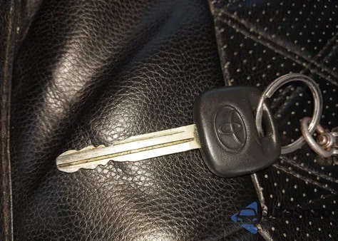 2004 Toyota Corolla Le z USA, uszkodzony, nr VIN 2T1BR32E14C247399